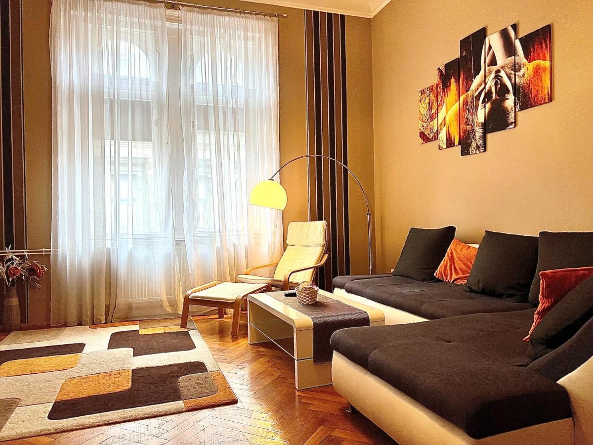 A54: Charming Apartment In The Ruin Bar District บูดาเปสต์ ภายนอก รูปภาพ